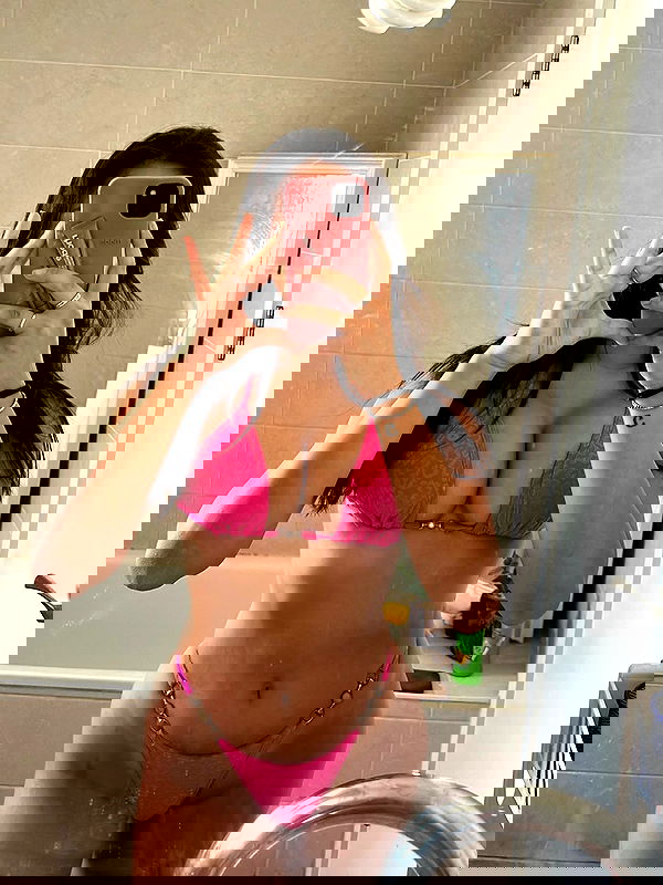 paula_valentina_gomez image ~ Altpins