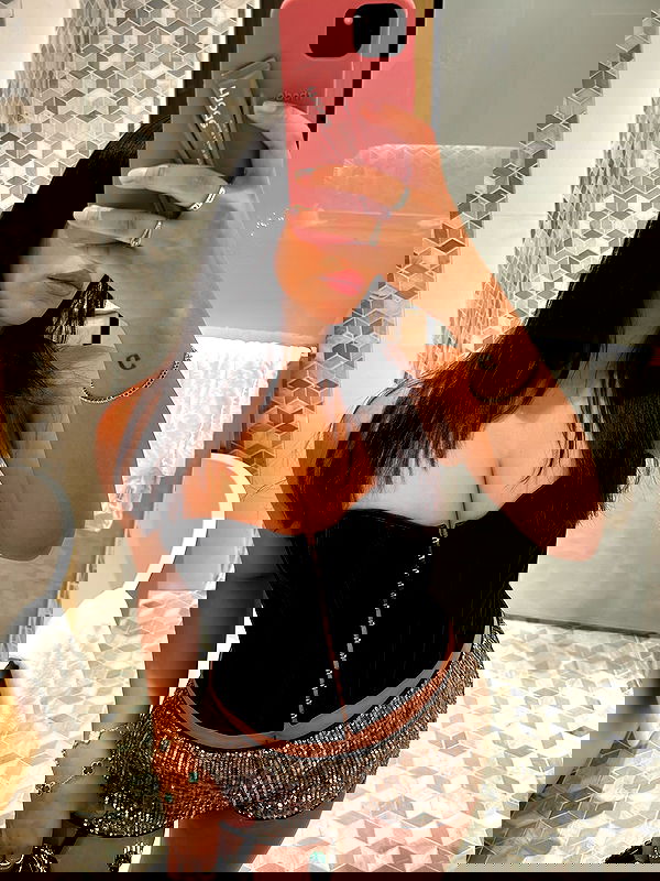 paula_valentina_gomez image ~ Altpins