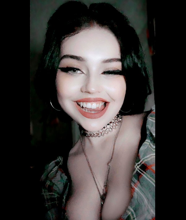 queen.nephie instagram image archive image