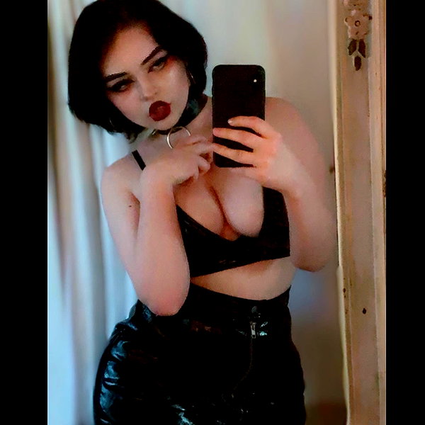 queen.nephie instagram image archive image