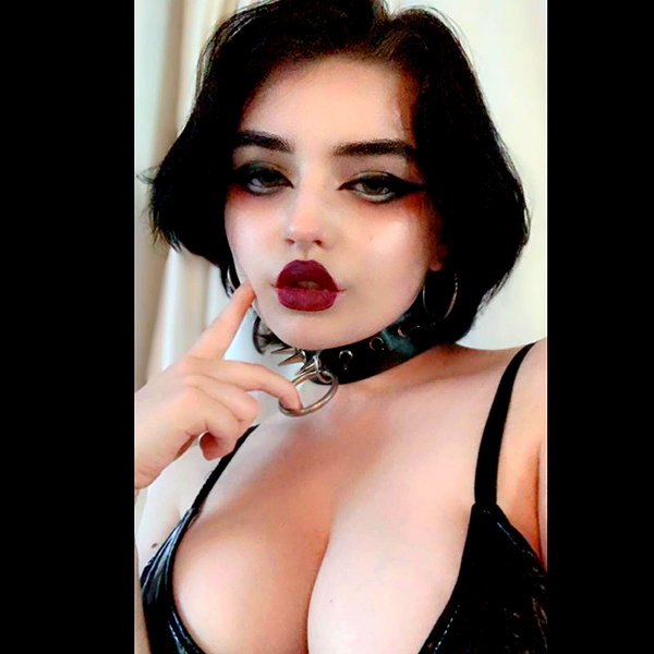queen.nephie instagram image archive image