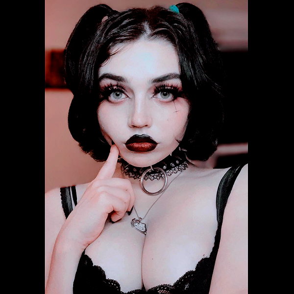 queen.nephie instagram image archive image