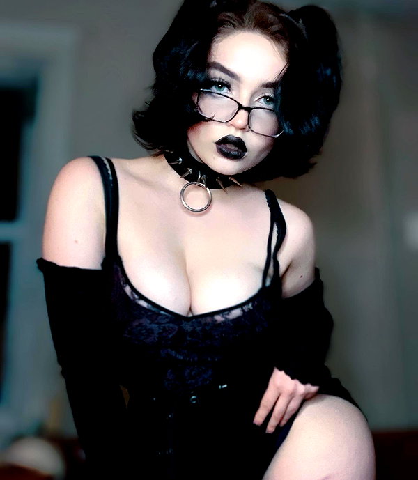 queen.nephie instagram image archive image