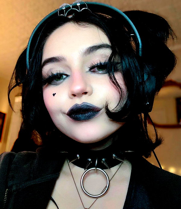 queen.nephie instagram image archive image