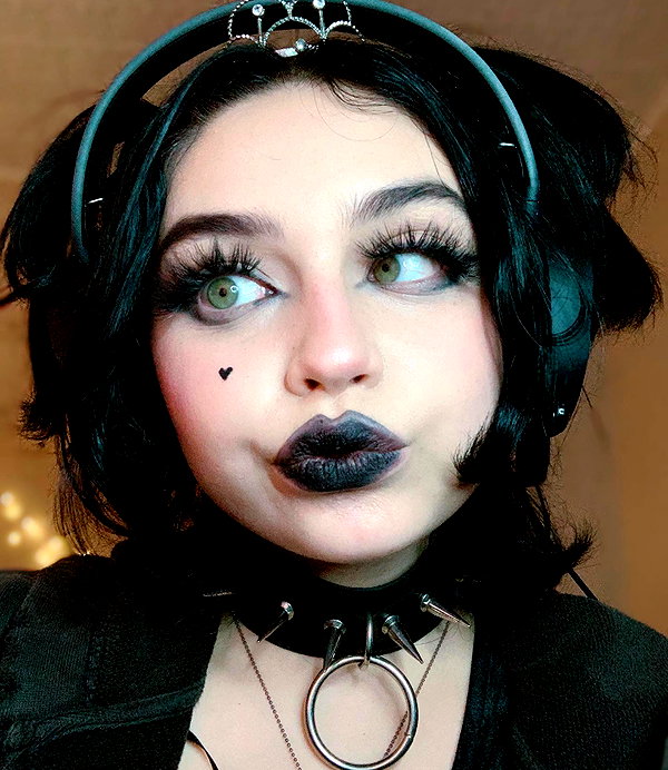 queen.nephie instagram image archive image