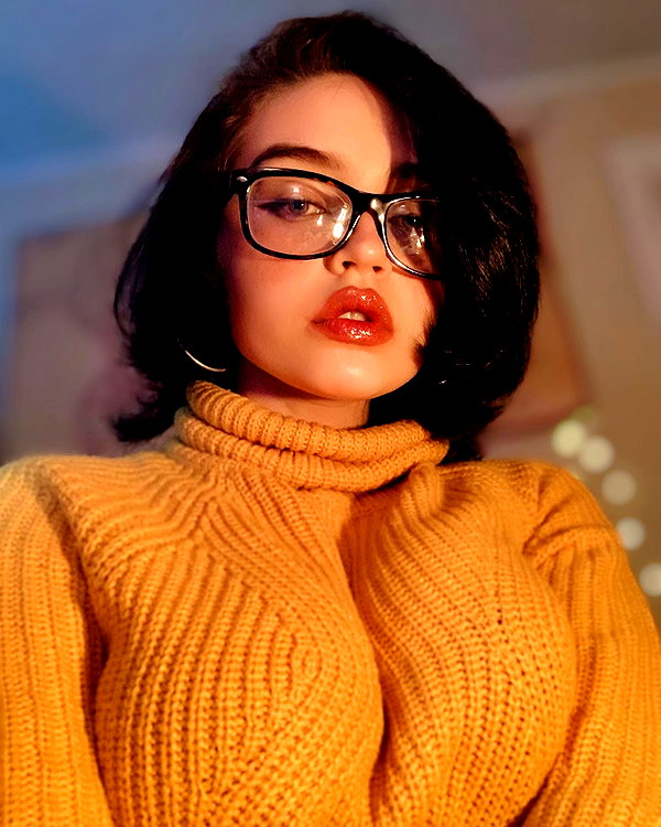 queen.nephie instagram image archive image