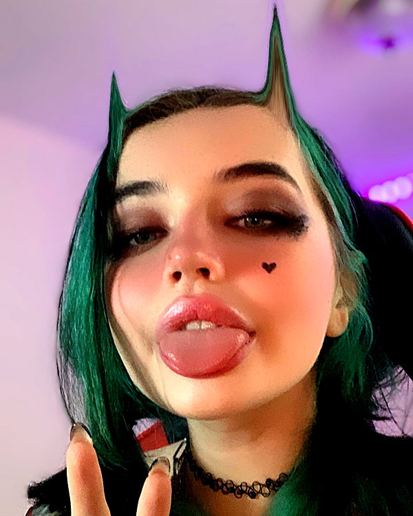 queen.nephie instagram image archive image