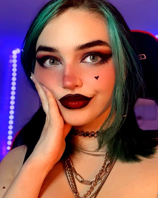 queen.nephie instagram image archive image