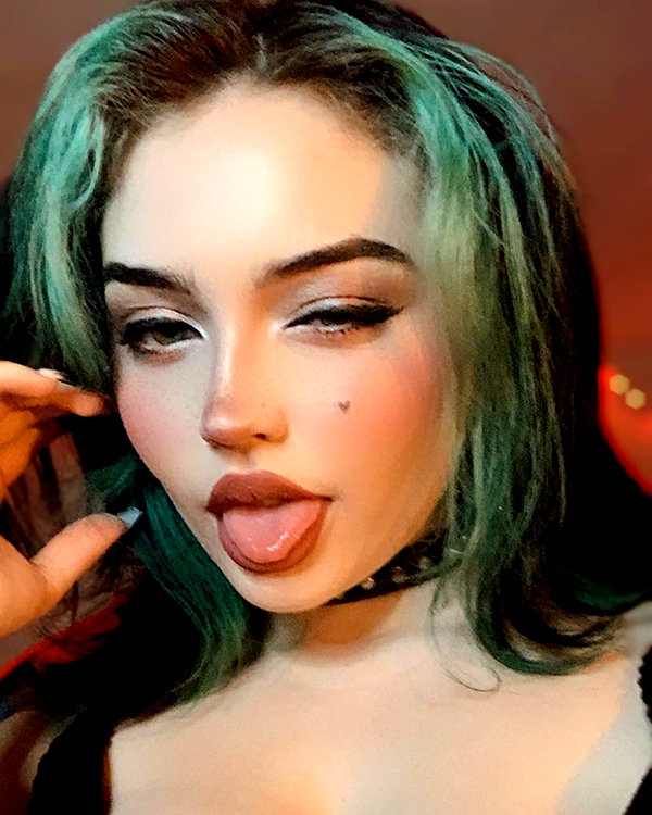 queen.nephie instagram image archive image