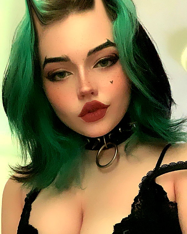 queen.nephie instagram image archive image