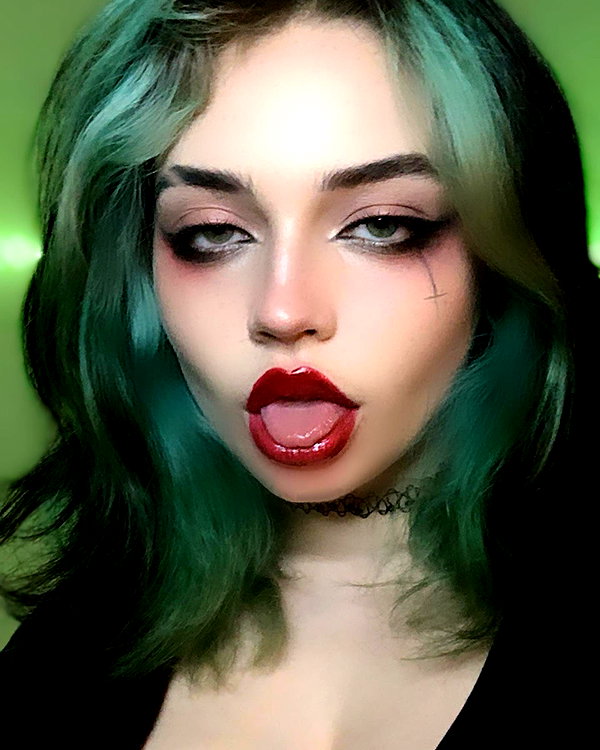 queen.nephie instagram image archive image
