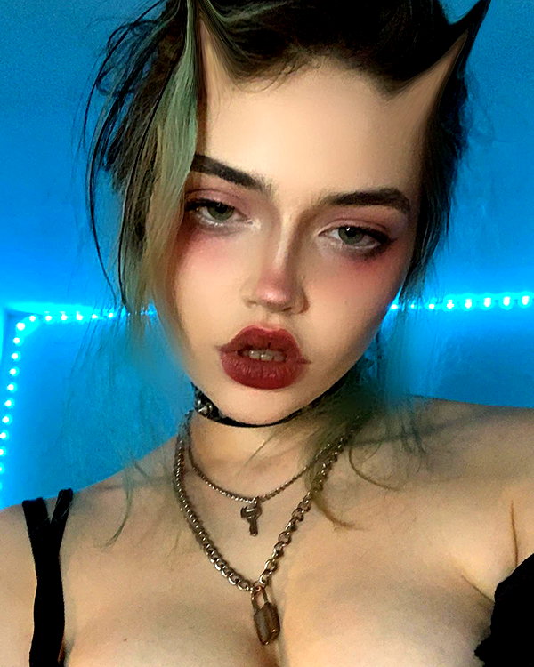 queen.nephie instagram image archive image
