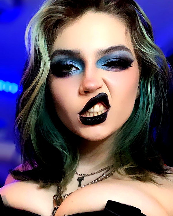 queen.nephie instagram image archive image