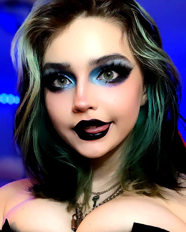 queen.nephie instagram image archive image