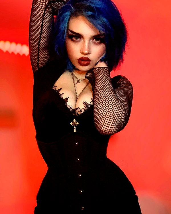 queen.nephie instagram image archive image