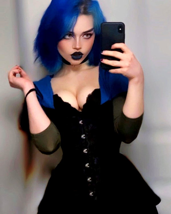 queen.nephie instagram image archive image