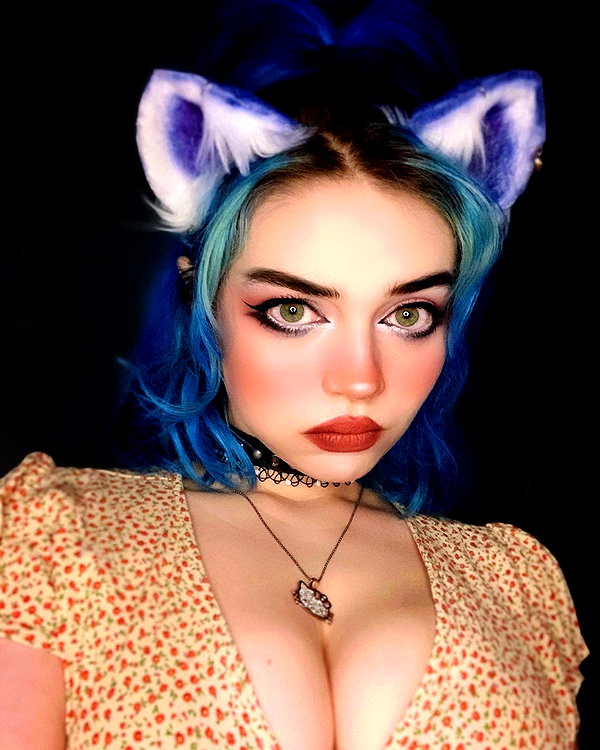 queen.nephie instagram image archive image