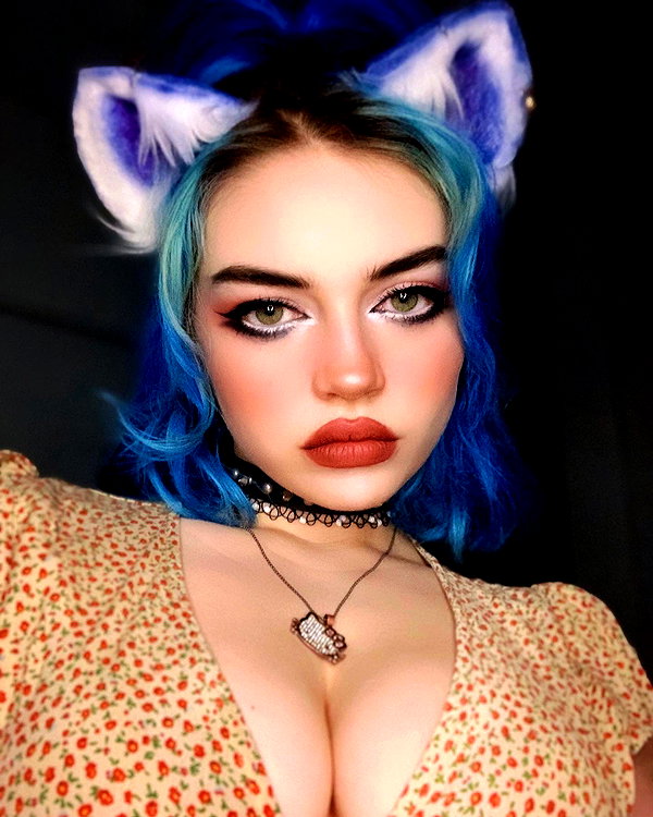 queen.nephie instagram image archive image