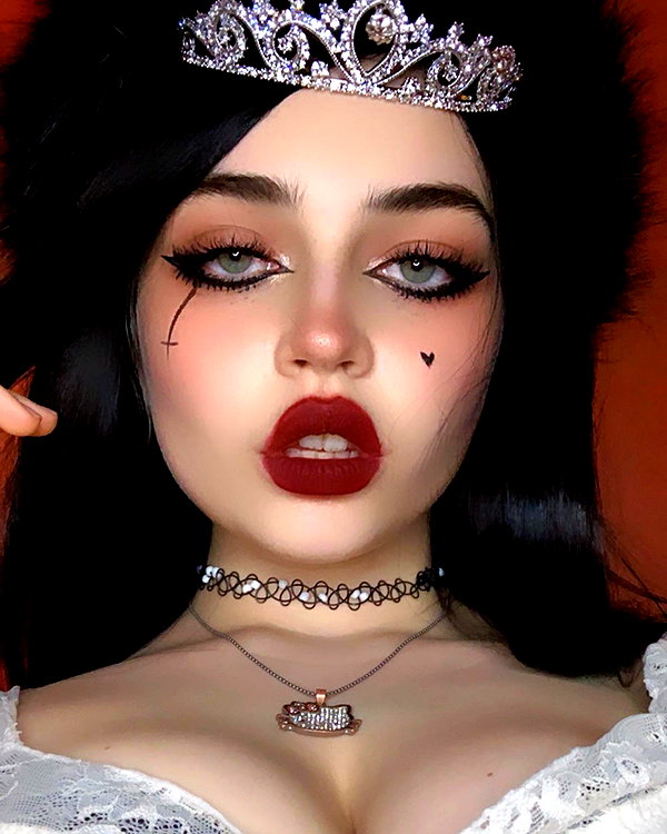 queen.nephie instagram image archive image