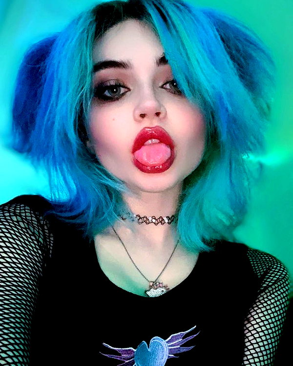 queen.nephie instagram image archive image