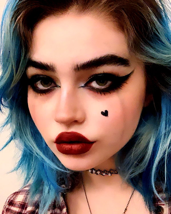queen.nephie instagram image archive image