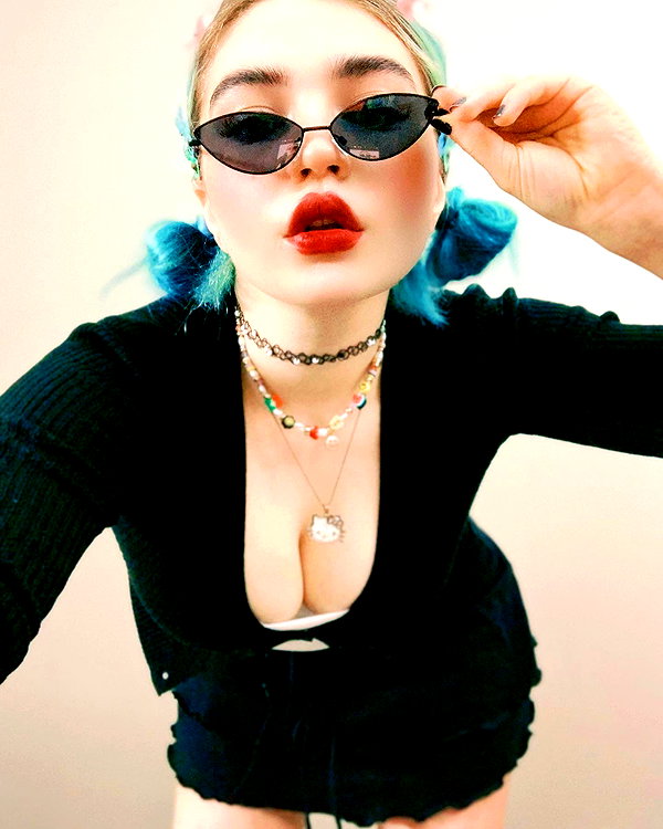 queen.nephie instagram image archive image
