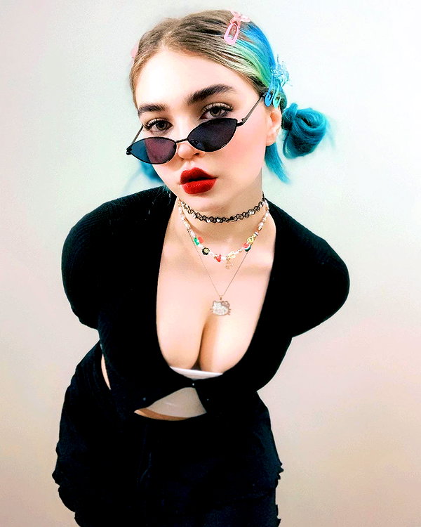 queen.nephie instagram image archive image