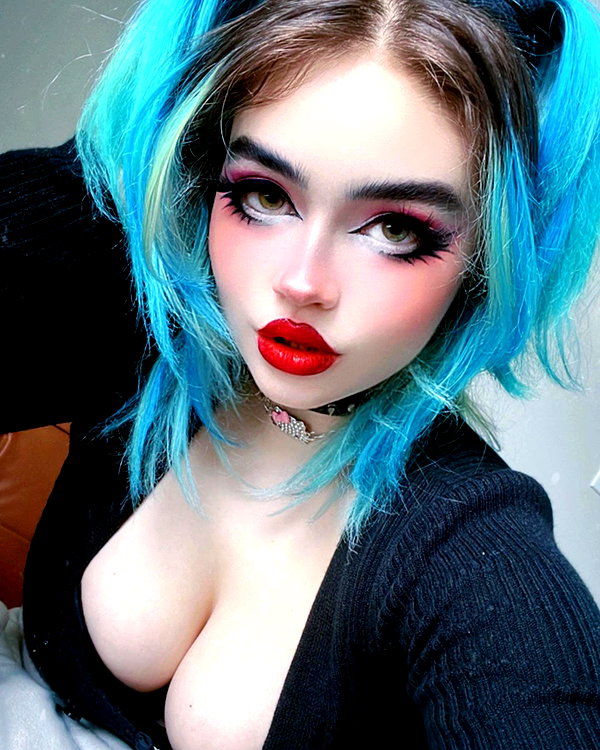 queen.nephie instagram image archive image