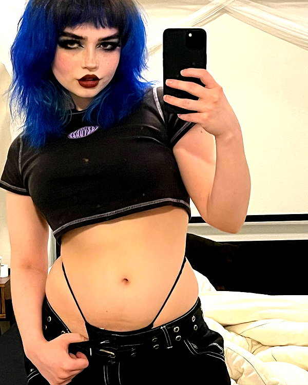 queen.nephie instagram image archive image