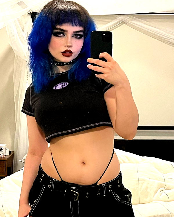queen.nephie instagram image archive image