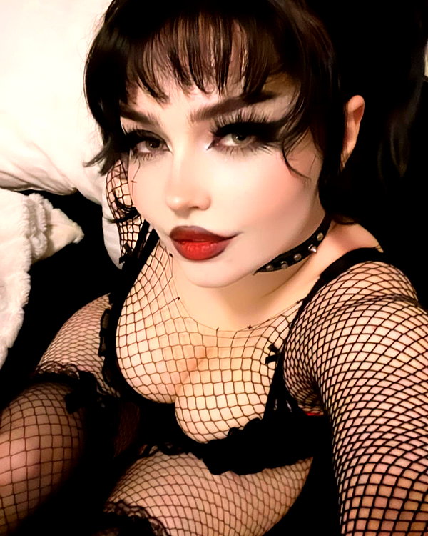 queen.nephie instagram image archive image