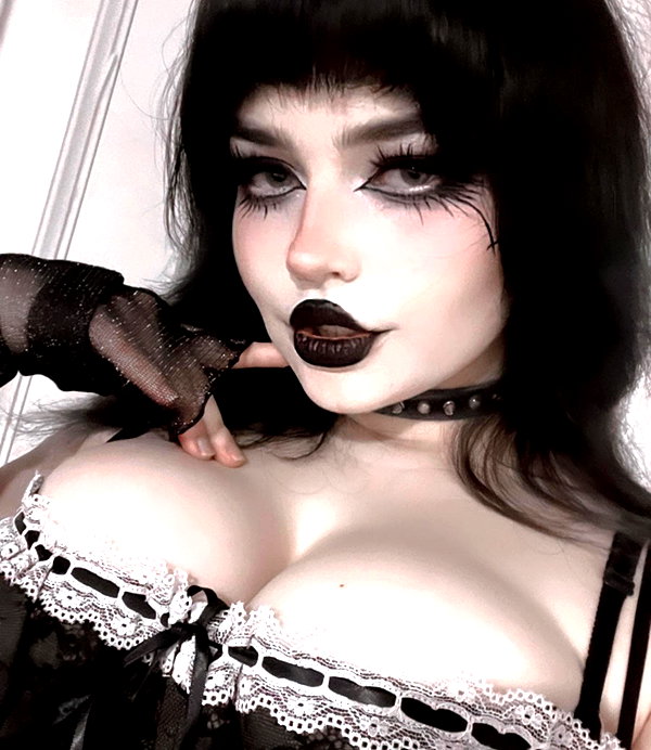 queen.nephie instagram image archive image