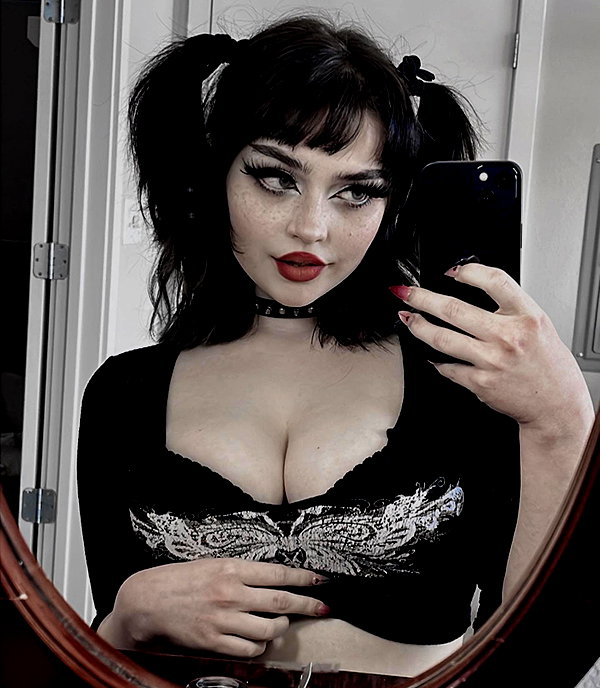 queen.nephie instagram image archive image