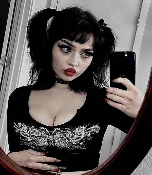 queen.nephie instagram image archive image