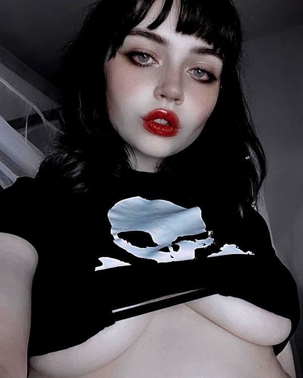 queen.nephie instagram image archive image