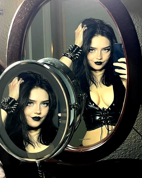 queen.nephie instagram image archive image