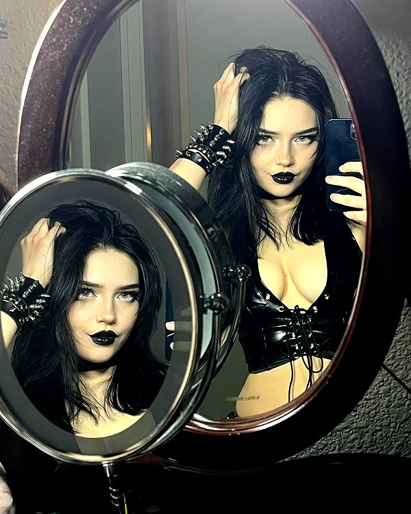 queen.nephie instagram image archive image