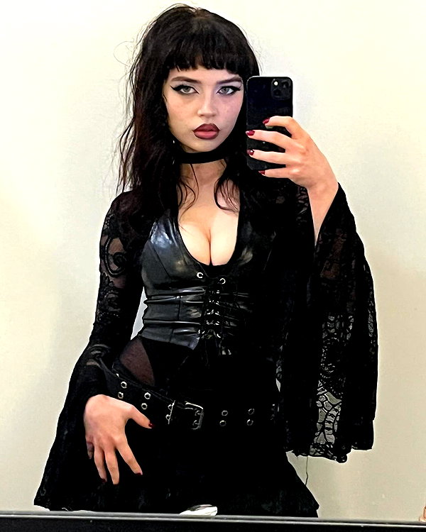 queen.nephie instagram image archive image