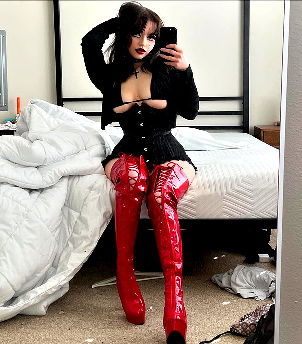 queen.nephie instagram image archive image