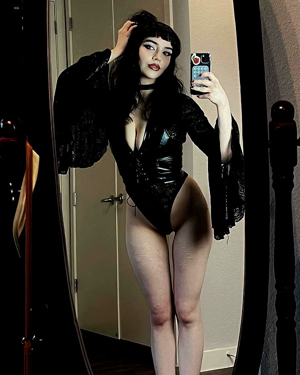 queen.nephie instagram image archive image