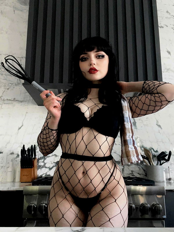 queen.nephie instagram image archive image