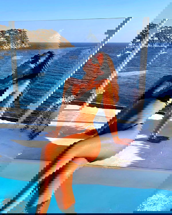 rebeccaschez rebeccaschez archive image