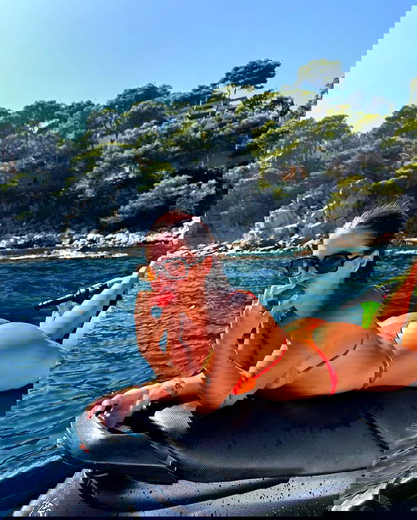 rebeccaschez rebeccaschez archive image