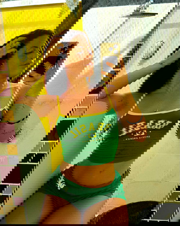 rebeccaschez rebeccaschez archive image