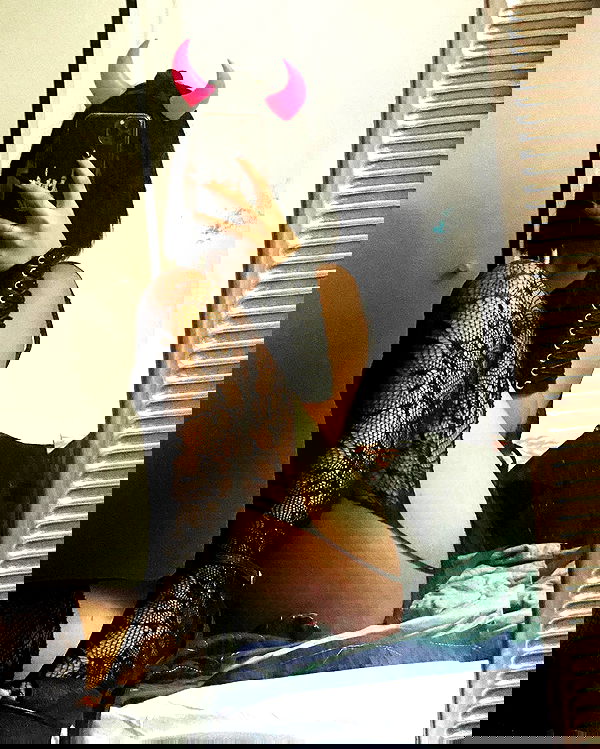 rebecka_tsadok rebecka_tsadok archive image