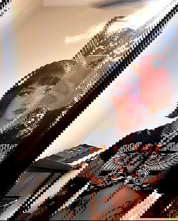 redroomromance redroomromance archive image