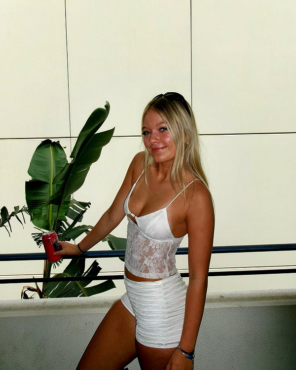 rhiannonmates instagram image archive image