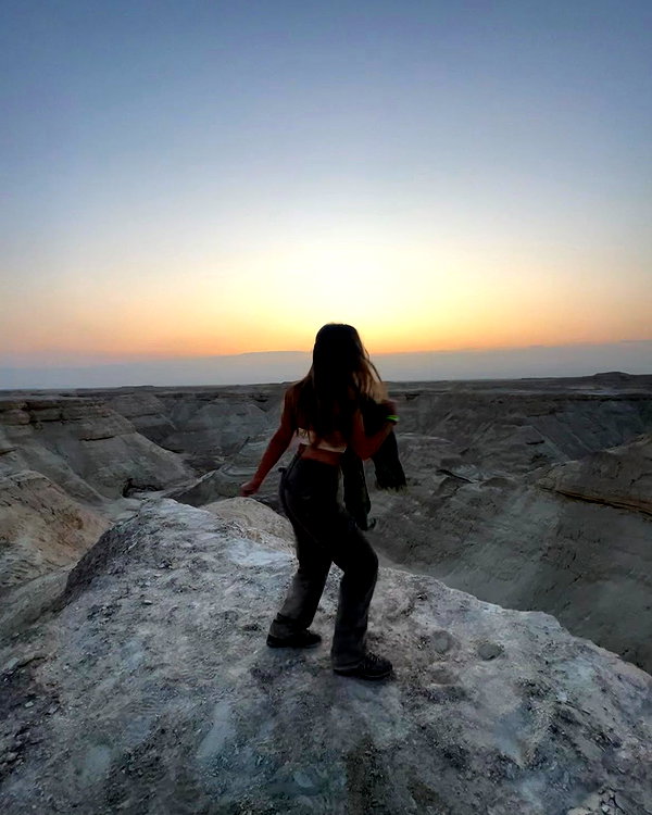 romi_azruel instagram image archive image