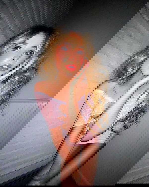 sabrinacarpenter sabrinacarpenter archive image