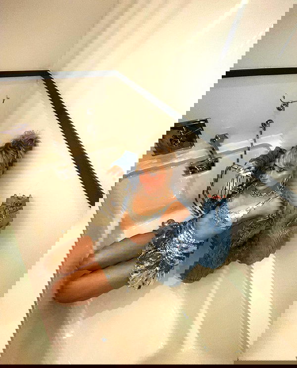 sabrinacarpenter sabrinacarpenter archive image